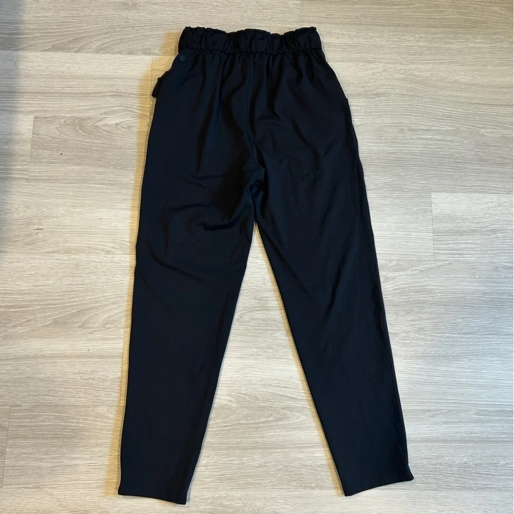 Lululemon Women’s Black Stretch High-Rise Pant 7/8 Length - 4